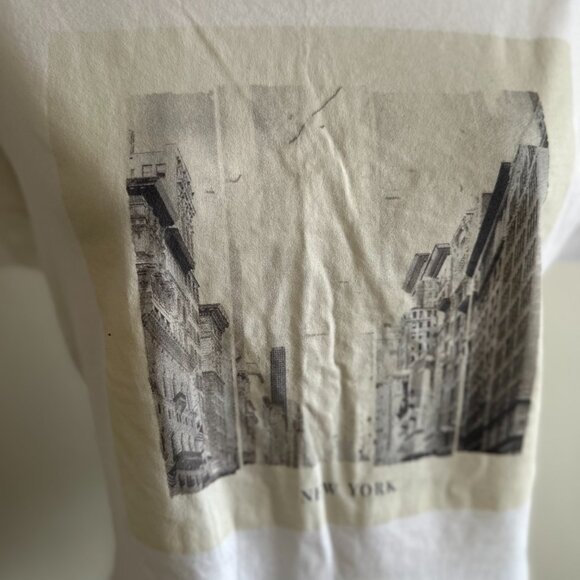 🤍 Abercrombie & Fitch - Short Sleeve New York Skimming Tee🤍 - Picture 3 of 7